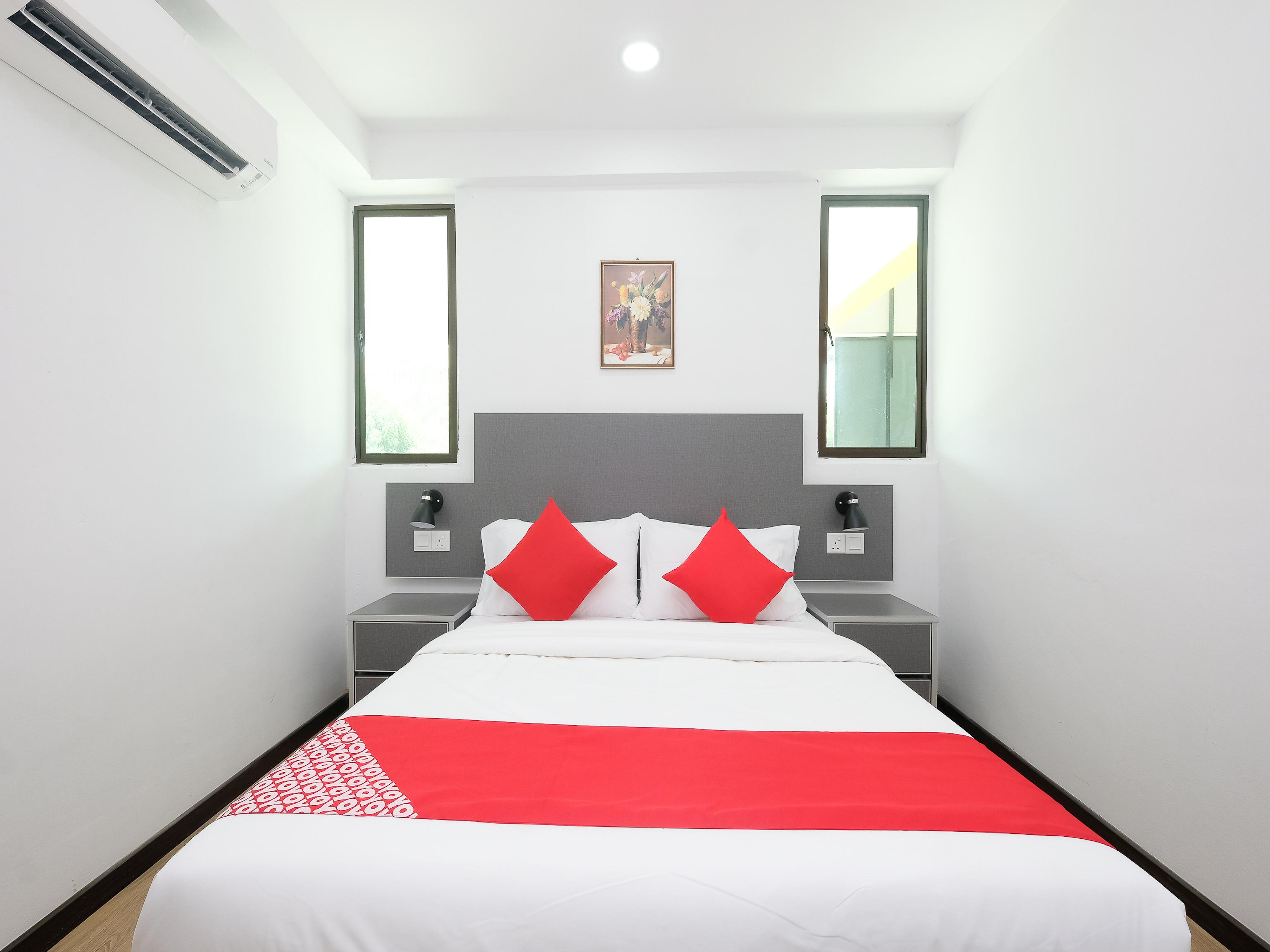 Oyo 44043 First Garden Hotel Куантан Екстериор снимка