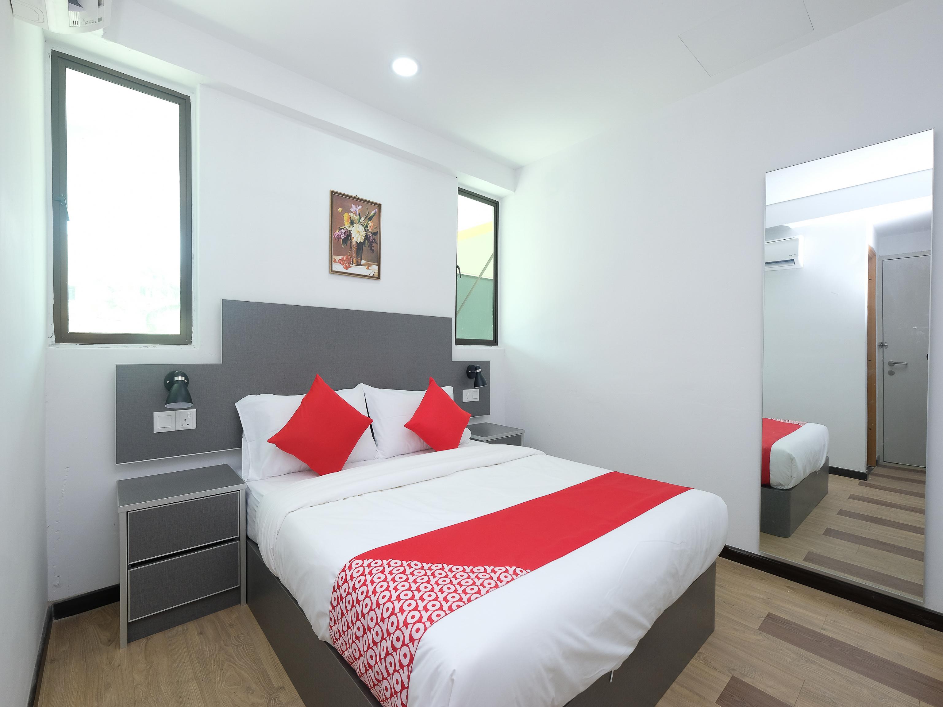 Oyo 44043 First Garden Hotel Куантан Екстериор снимка