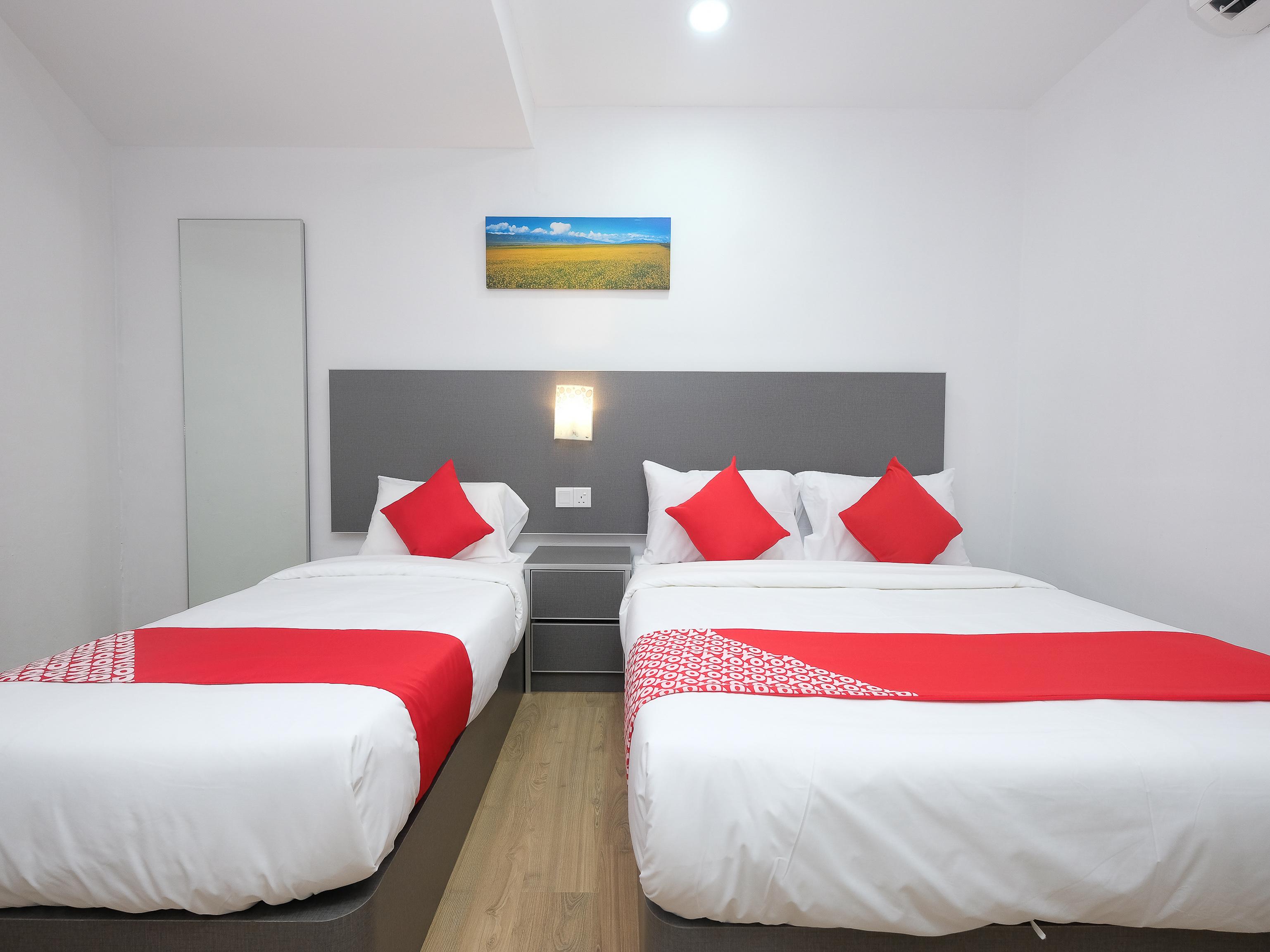 Oyo 44043 First Garden Hotel Куантан Екстериор снимка
