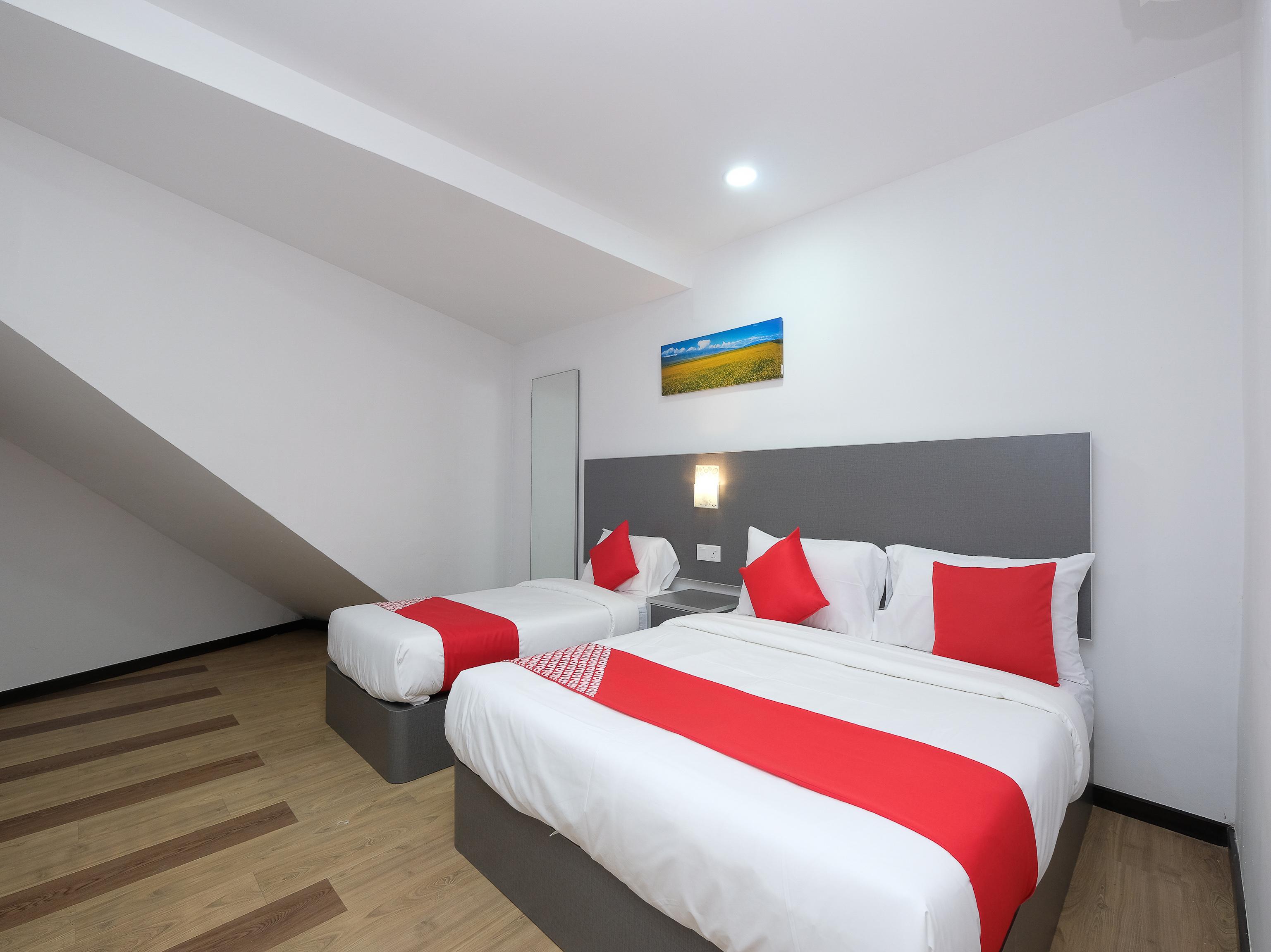 Oyo 44043 First Garden Hotel Куантан Екстериор снимка