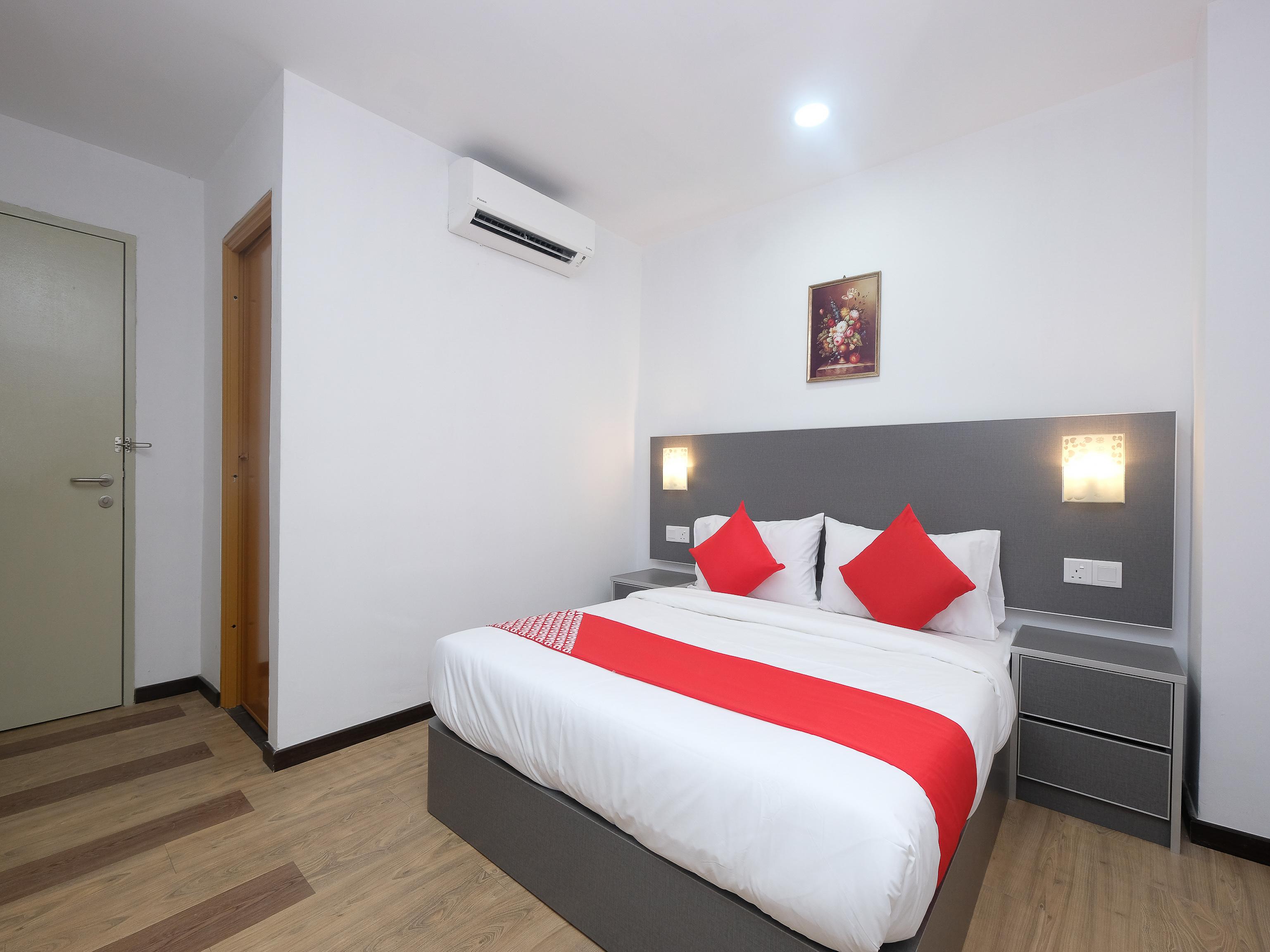 Oyo 44043 First Garden Hotel Куантан Екстериор снимка