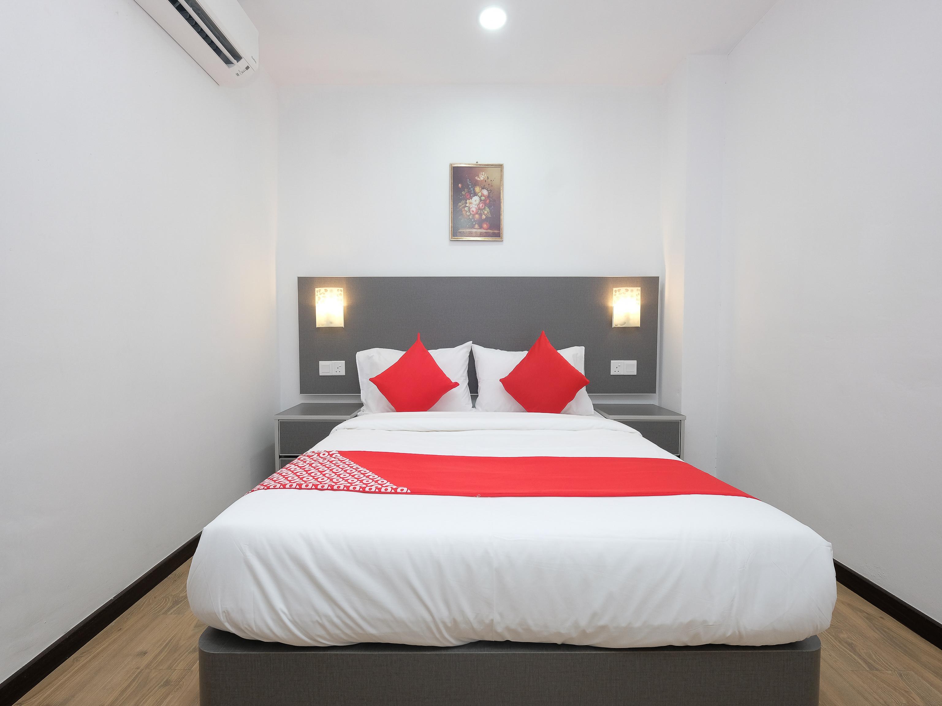 Oyo 44043 First Garden Hotel Куантан Екстериор снимка