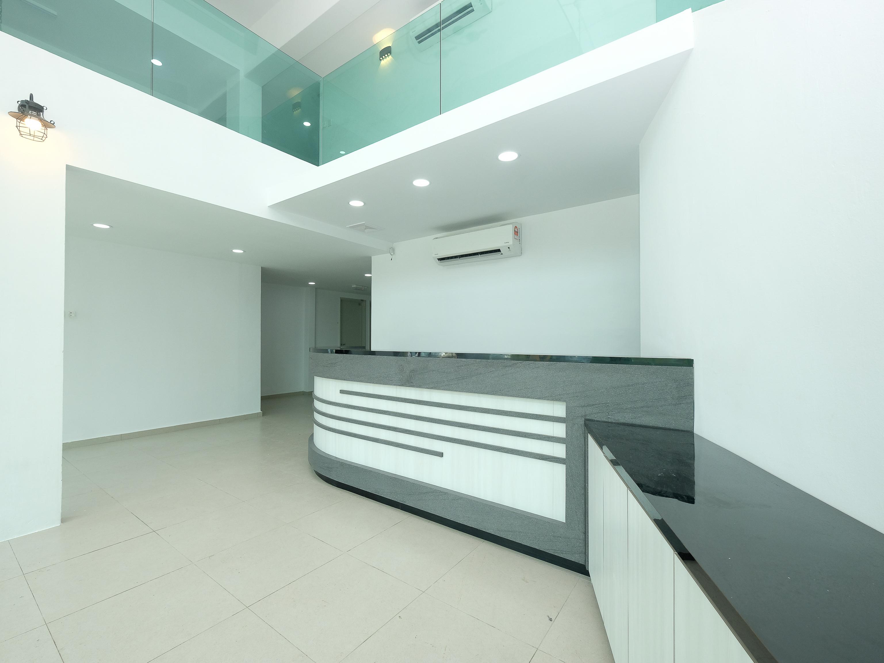 Oyo 44043 First Garden Hotel Куантан Екстериор снимка