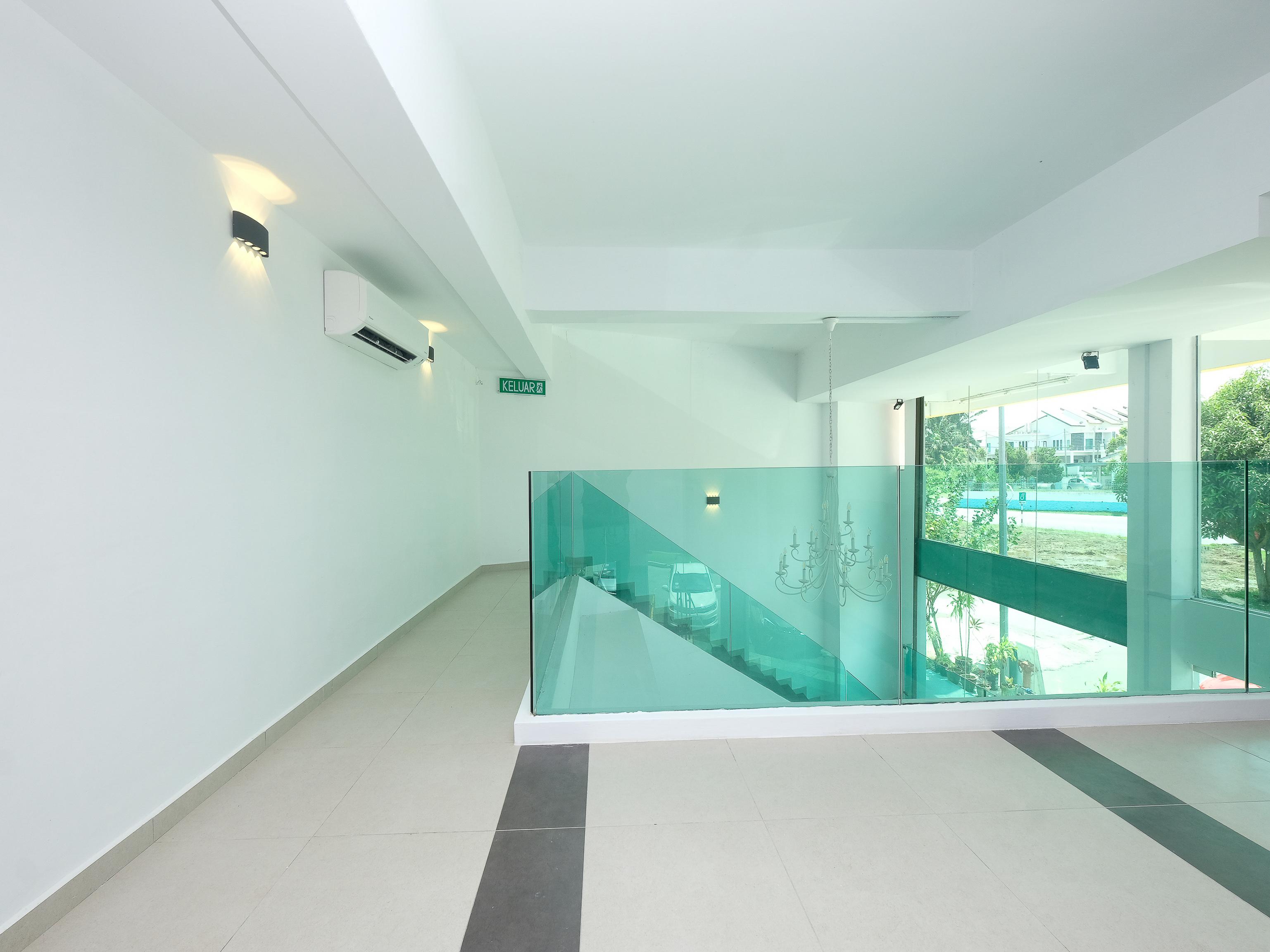 Oyo 44043 First Garden Hotel Куантан Екстериор снимка