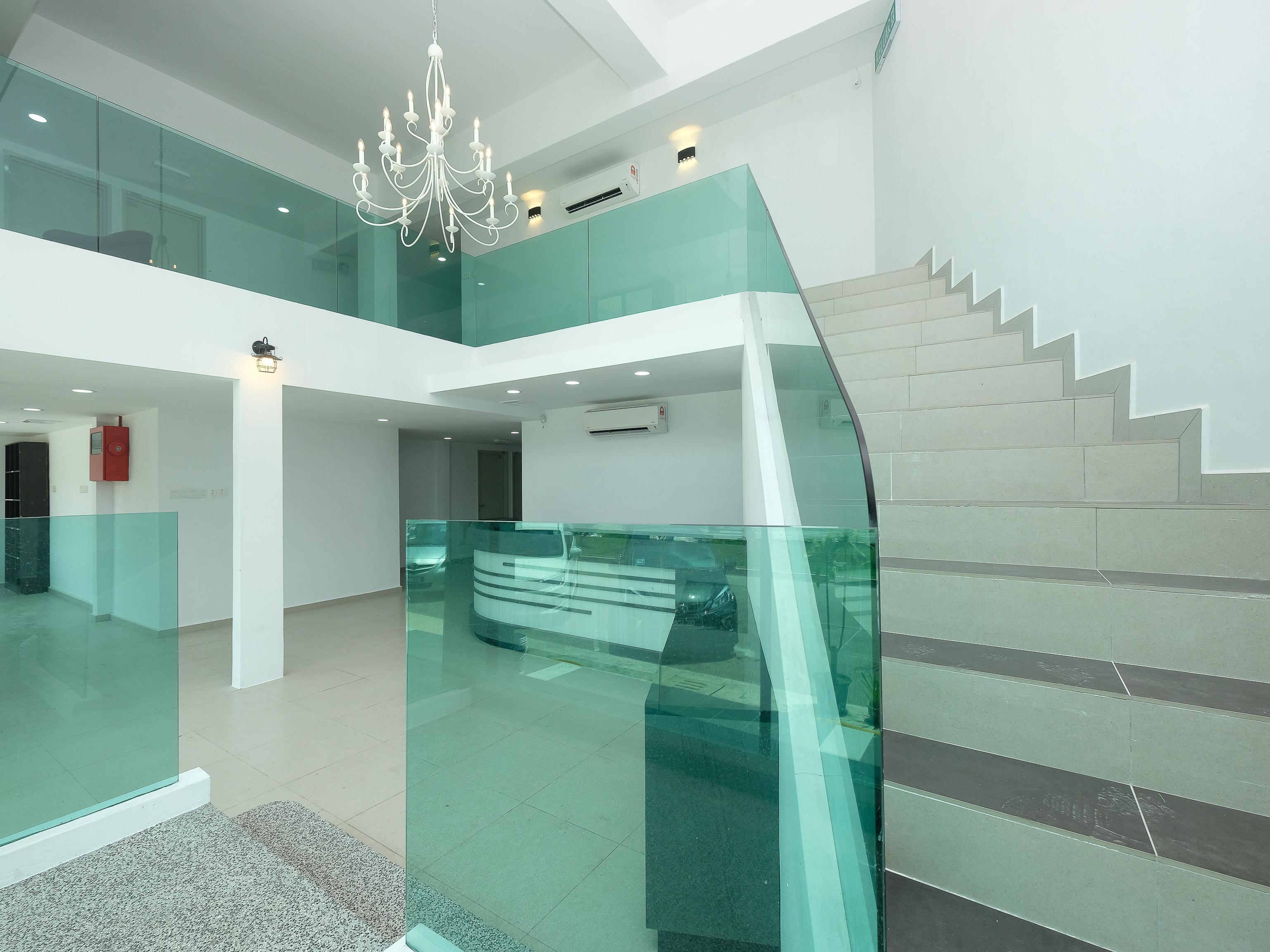 Oyo 44043 First Garden Hotel Куантан Екстериор снимка