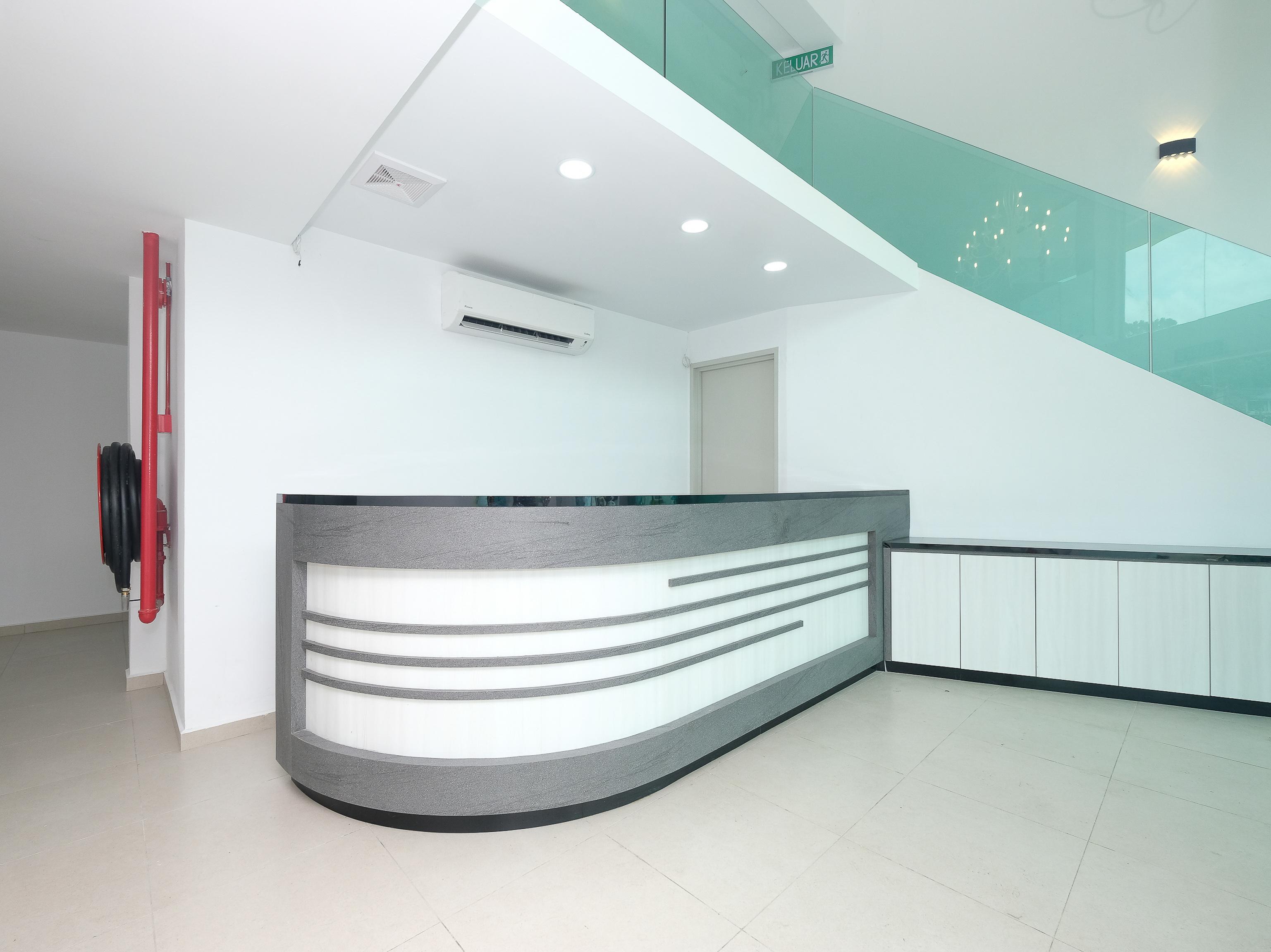 Oyo 44043 First Garden Hotel Куантан Екстериор снимка