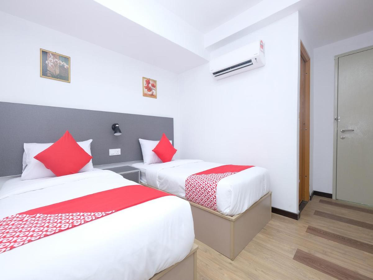 Oyo 44043 First Garden Hotel Куантан Екстериор снимка