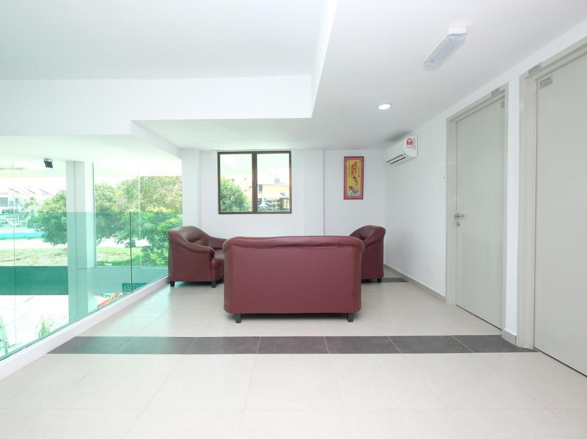 Oyo 44043 First Garden Hotel Куантан Екстериор снимка